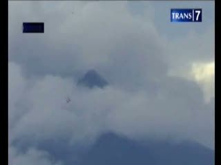 Gunung Sinabung dan Merapi Bergejolak, Warga Panik