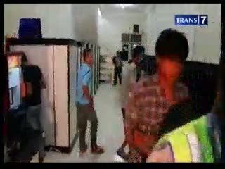 Pasangan Remaja Tertangkap Mesum di Warnet