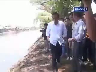 Jokowi Blusukan Pantau Pengerukan Sungai