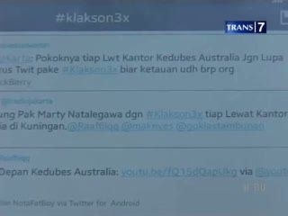 Aksi Klakson di Depan Kedubes Australia