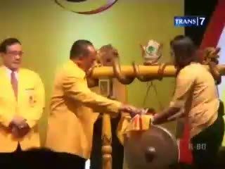 Partai Golkar Terbelah? 