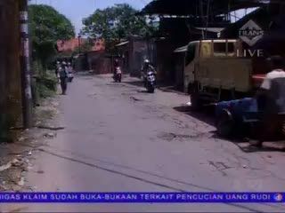 Jalan Kalibaru Cilincing Rusak Parah