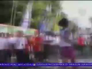 Peserta Lomba Lari Kesurupan