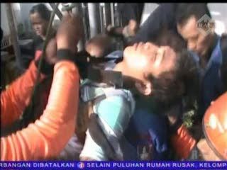 Putus Cinta, Pemuda Difabel Nekat Panjat Tower