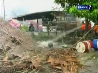 Rumah Terbakar, Sekeluarga Histeris
