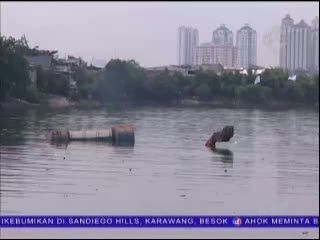 Ekskavator Tenggelam di Danau Sunter