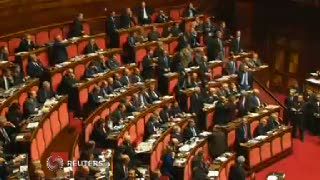 Berlusconi, Politikus Flamboyan Italia Resmi Disingkirkan