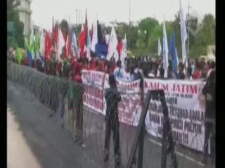 Buruh Tuntut Revisi UMP Rp 3,7 Juta