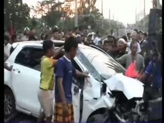 Mobil Tertabrak Kereta Api, 2 Penumpang Tewas