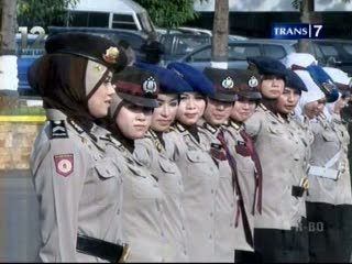 Kapolri Minta Polwan Buka Jilbab