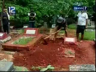 Makam Bayi yang Diduga Dianiaya Ayah Kandung Dibongkar