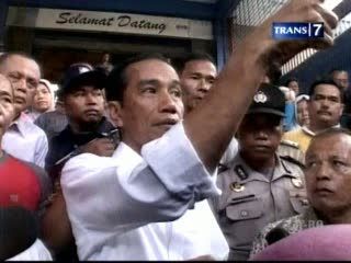 Jokowi Gagal Atur PKL Pasar Gembrong