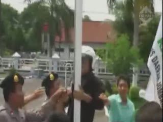 Aksi Unjuk Rasa Tolak Pekan Kondom Nasional Berlangsung Ricuh