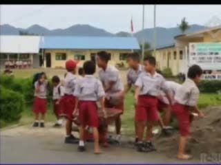 Ironis, Siswa Disuruh Bekerja Membangun Ruang Kelas Saat Jam Sekolah