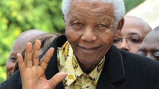 Berkat Batik, Nelson Mandela Pikat Warga Indonesia