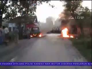 Mobik Pengangkut 13 Jeriben Bensin Terbakar