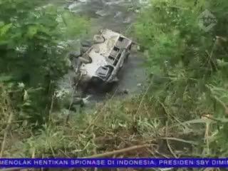 Diduga Rem Blong, Mobil Masuk Jurang