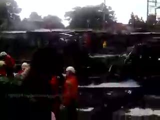Video Amatir Evakuasi Korban yang Tergencet di Ruang Masinis 