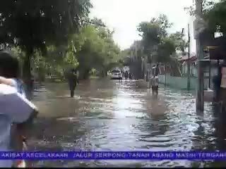 2 Sekolah dan Pemukiman Warga Terendam
