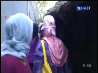 Ibu-ibu Razia Warung Remang-remang Usai Pengajian