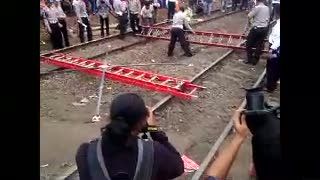 Polisi Olah TKP Kecelakaan Maut Kereta Vs Truk BBM