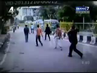 Massa Serang Bus Pendemo, 5 Luka-luka