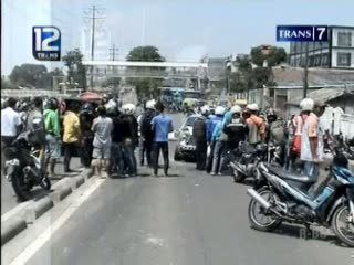 Hindari Motor dan Hilang Kendali, 2 Mobil Tabrakan