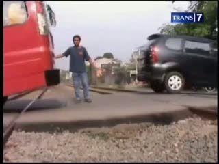 Perlintasan Tanpa Palang Pintu Rawan Kecelakaan