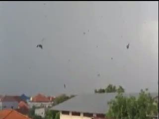 Ratusan Rumah & Sebuah Gardu PLN Rusak Diterjang Puting Beliung
