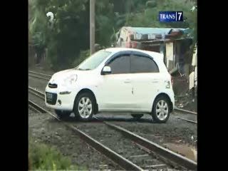 Aman Berkendara di Lintasan Rel Kereta