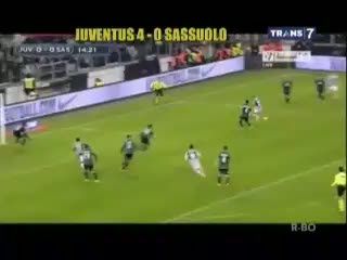 Hat-trick Tevez Warnai Kemenangan Besar Juve