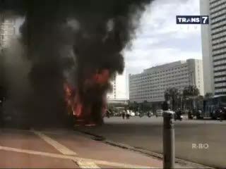 Bus Sarat Penumpang Terbakar