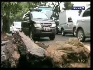 Jalan Rusak, Macet hingga Pintu Tol Pasteur