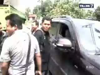 Tembak Mobil, Perampok Gasak Rp 200 Juta
