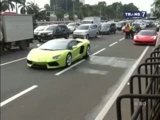Terjebak Macet, Lamborghini Mogok