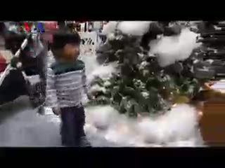 Santa Berbahasa Isyarat Hadirkan Suka Cita Natal