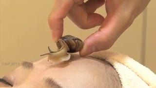 Demi Kecantikan, Pijat Ular dan Terapi Siput Pun Dilakukan