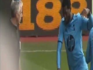 Perayaan Gol Unik Adebayor