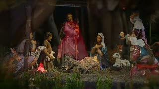 Pohon Natal dari Majalah Bekas Mejeng di Katedral