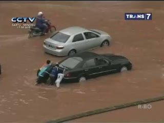 Banjir Bayangi Natal dan Tahun Baru
