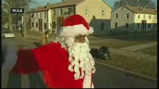 Sinterklas ini Terkena Peluru Nyasar Saat Merayakan Natal