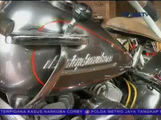 Ibu-ibu Pencinta Motor Klasik