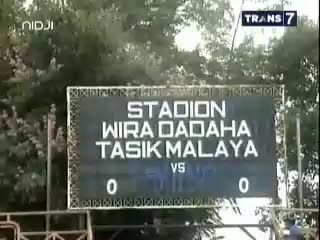 Perempuan Misterius Tewas di Stadion