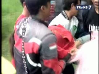 Buruh Pabrik Tepung Mengamuk Tagih Upah yang Belum Dibayar