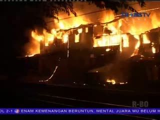 Belasan Warung di Pinggir Rel Rawa Jati Ludes Terbakar