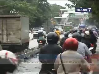 Hujan Semalaman, Jalan Jakarta Terendam