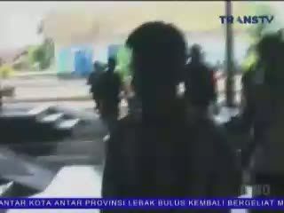 Pedagang Asongan Bersitegang dengan Marinir