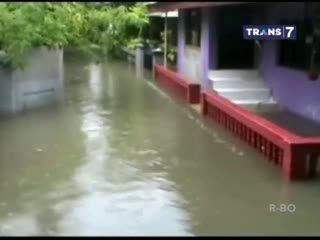 Saluran Air Mampet, Puluhan Rumah Terendam