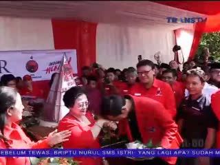 Jokowi Cium Tangan Megawati