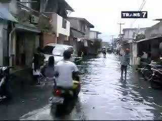 Hujan, Banjir Kembali Genangi Jakarta
